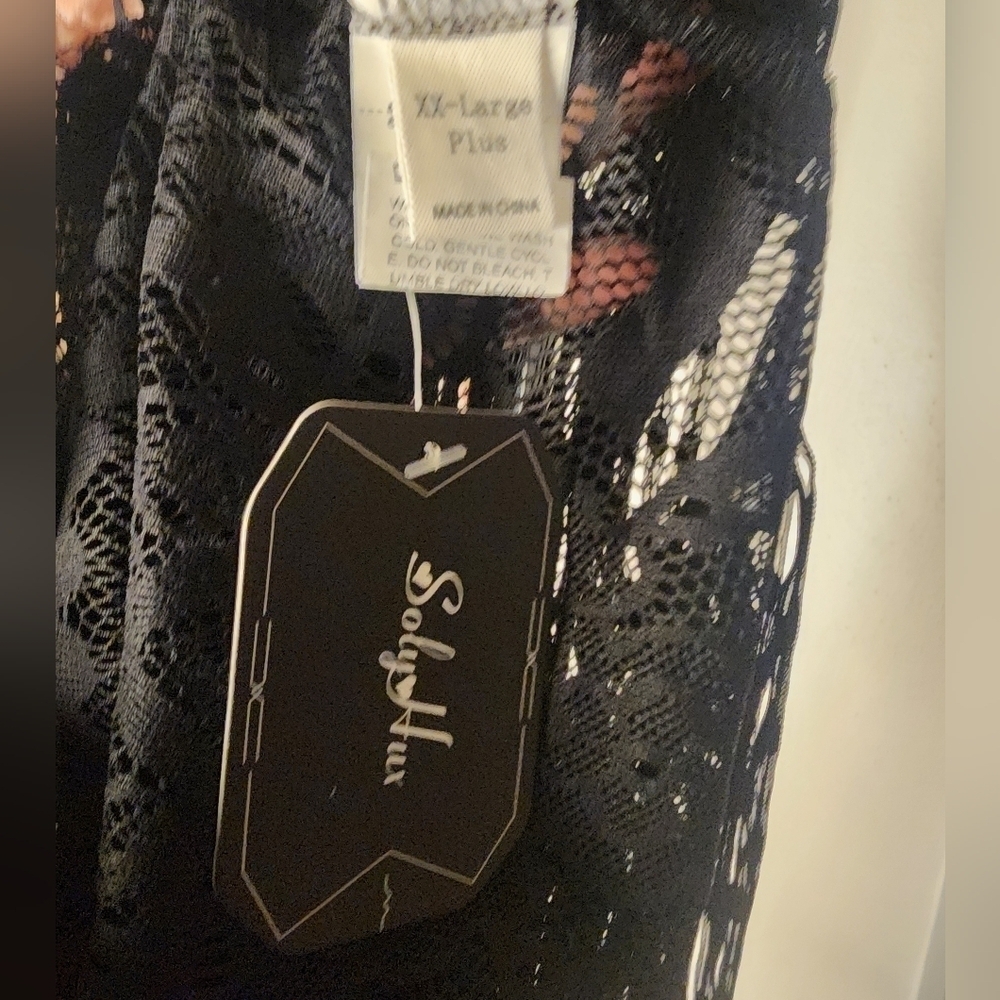 SOLY HUX Sheer Lace Fringe Hem Short Sleeve Top Size 1X. NWT - Picture 5 of 5
